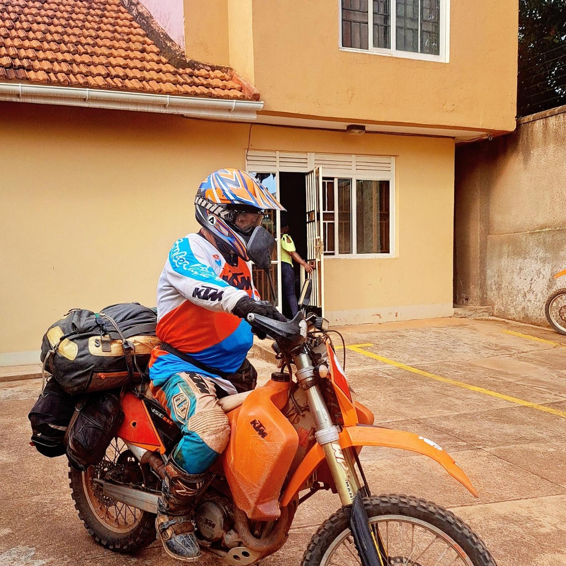 TGS Homestay Kampala Luaran gambar