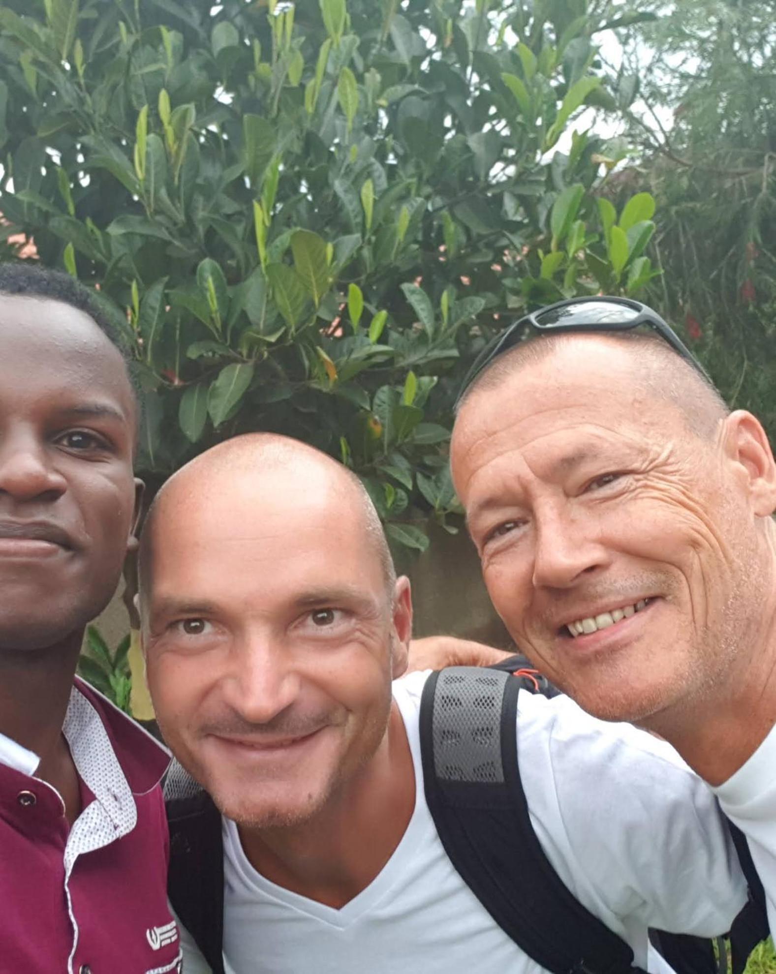 TGS Homestay Kampala Luaran gambar