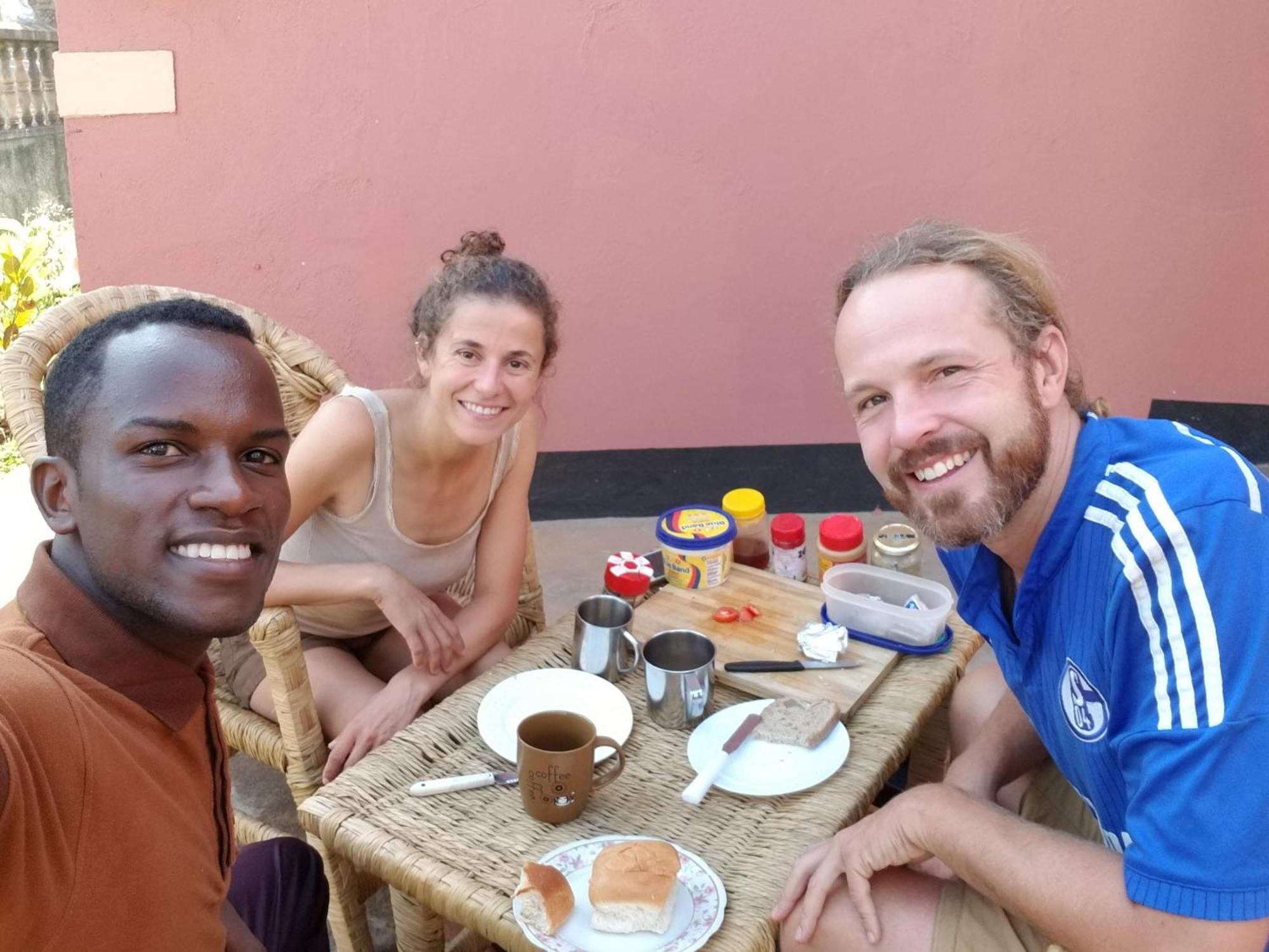 TGS Homestay Kampala Luaran gambar
