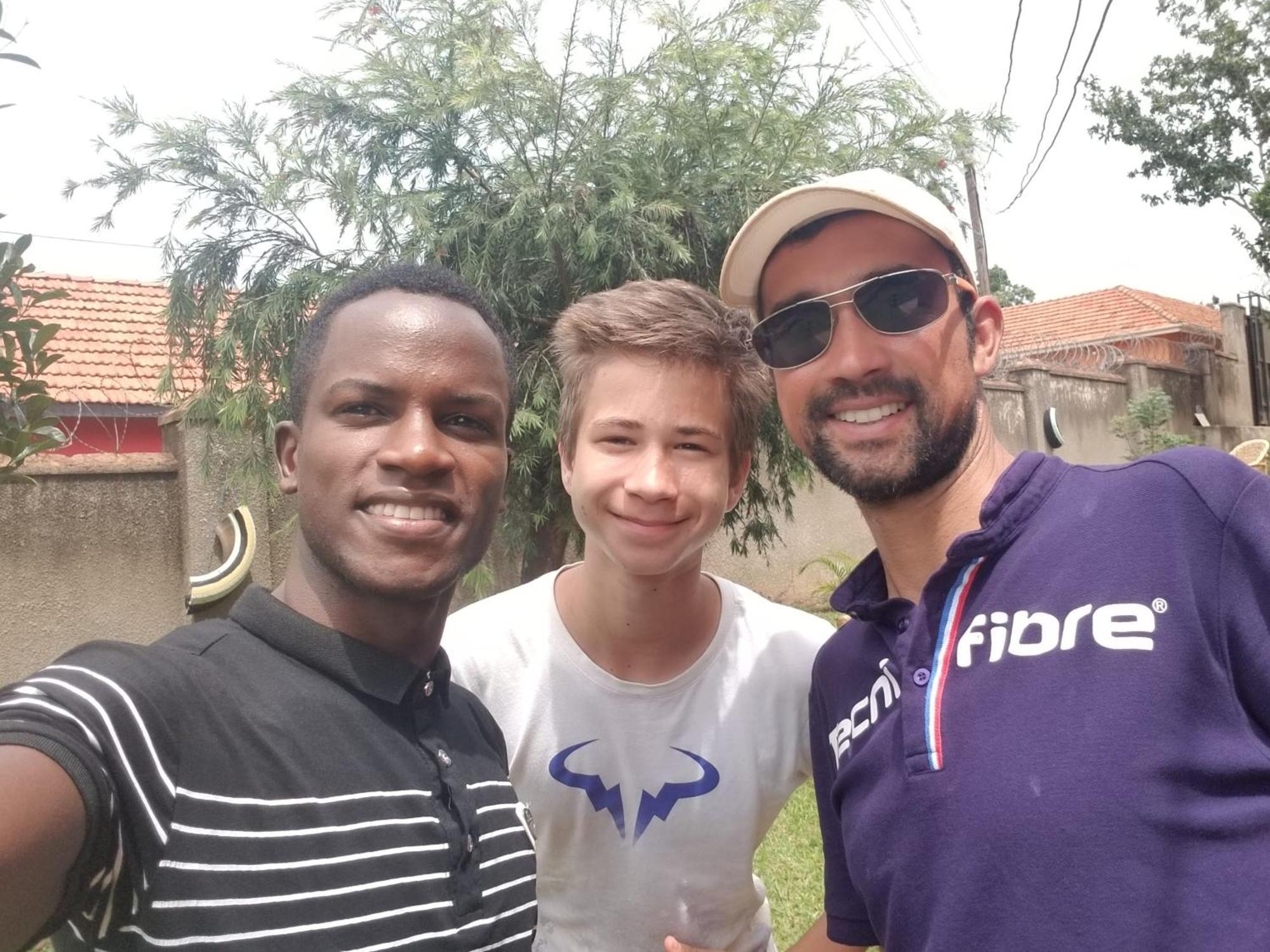 TGS Homestay Kampala Luaran gambar