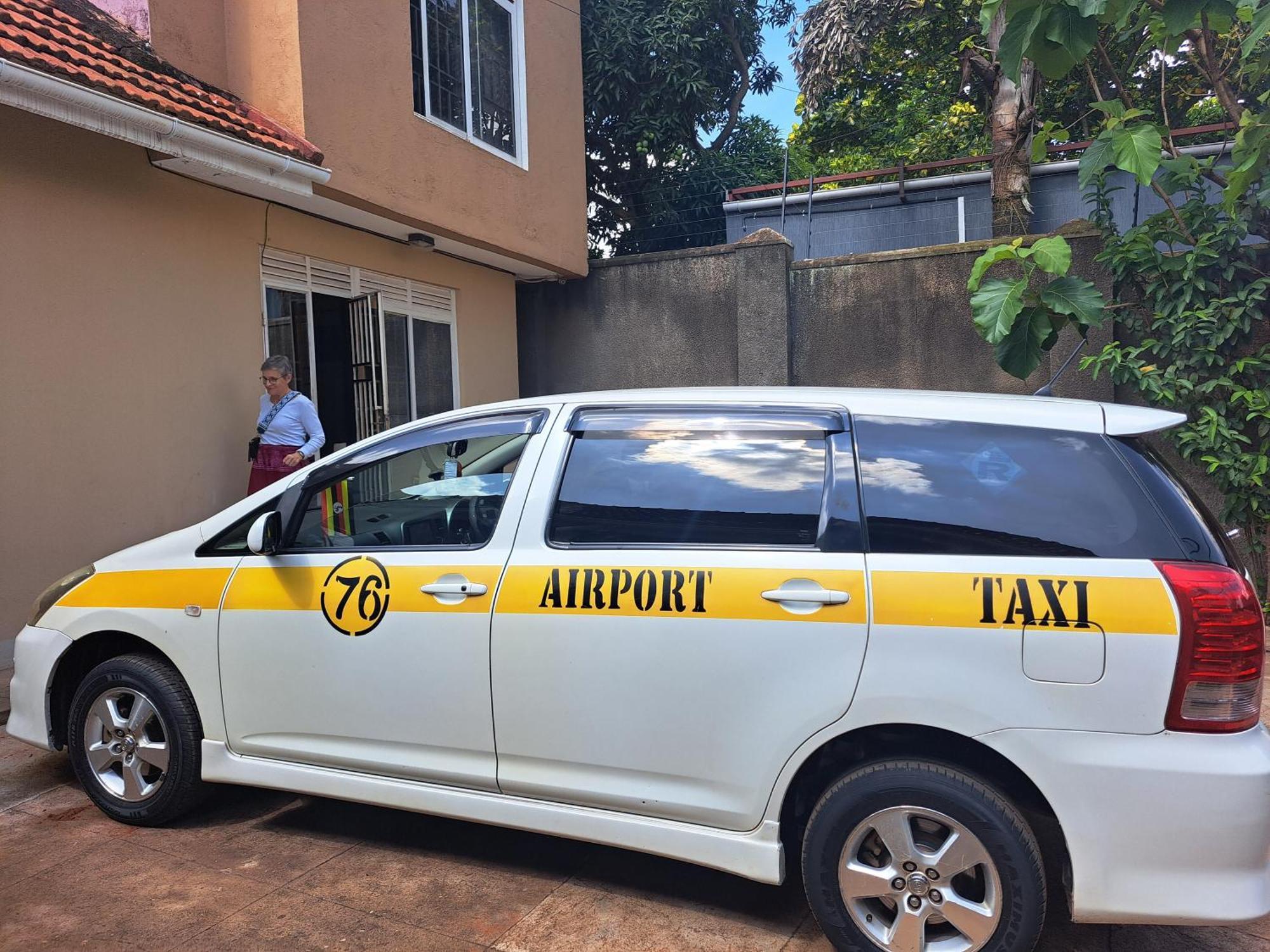 TGS Homestay Kampala Luaran gambar